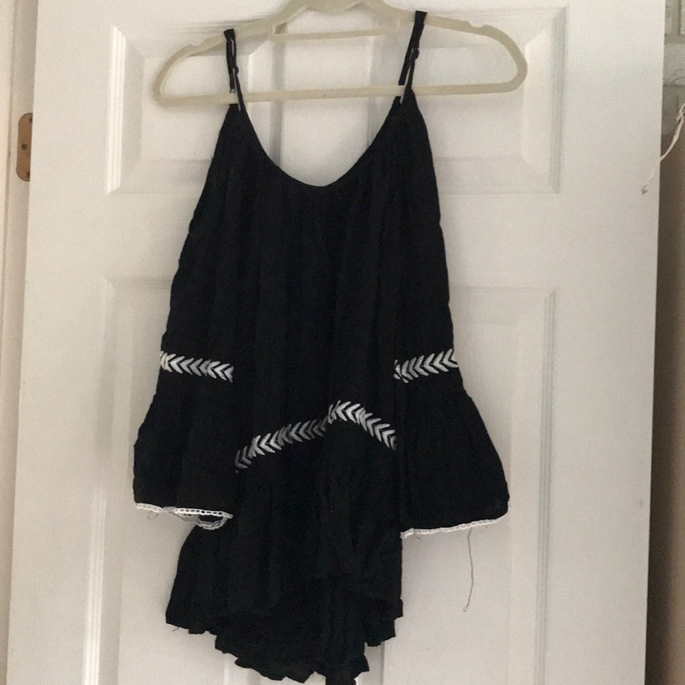 Shoulder crop long sleeved